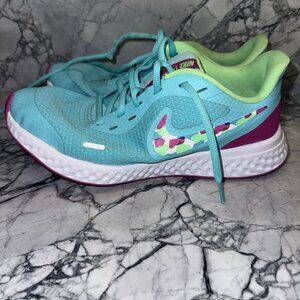 Nike 6.5Y Revolution Teal Bright Running Shoes Sneakers Excellent